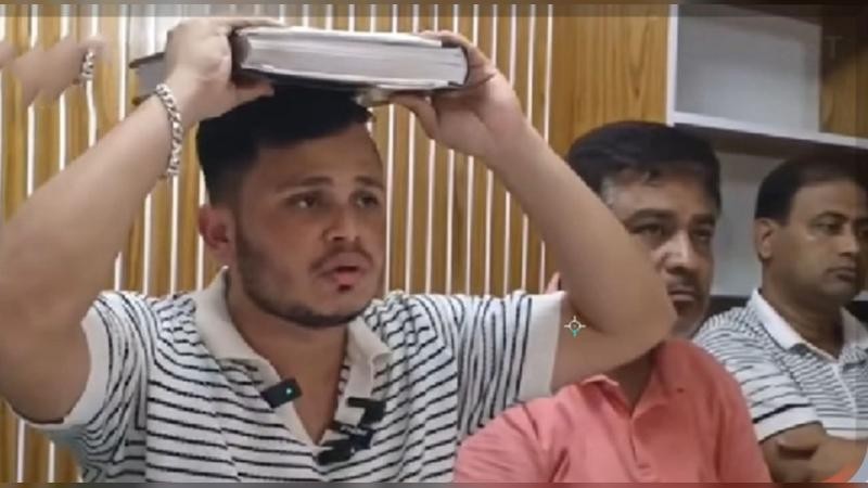 কুরআন হাতে শপথ, তবু অভিযোগ পিছু ছাড়ছে না যুবদল নেতার