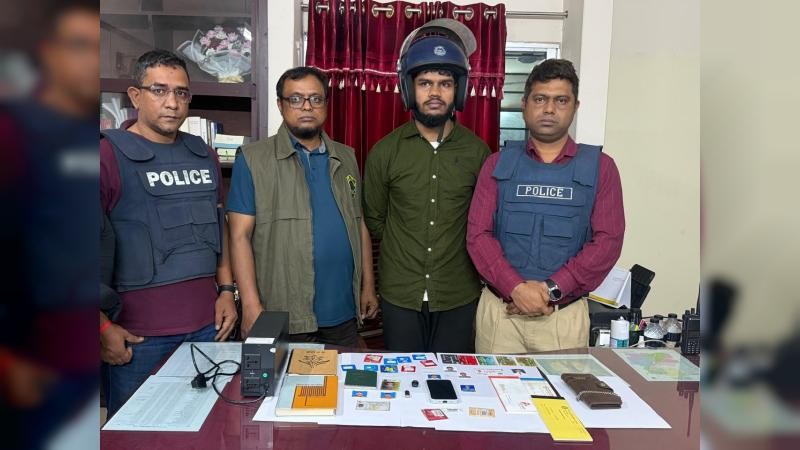 বড়লেখায় জঙ্গি সম্পৃক্ততার অভিযোগে চাকরিচ্যুত সেনা সদস্য গ্রেপ্তার