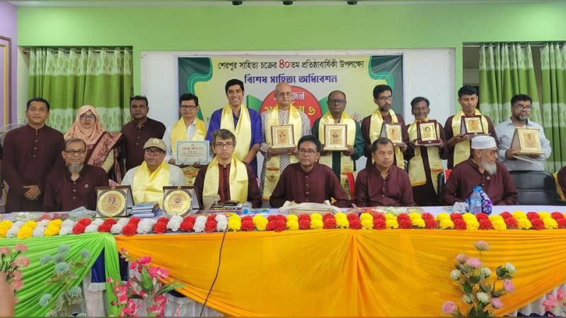 শেরপুরে উৎসবমুখর পরিবেশে সাহিত্য চক্রের ৪০তম প্রতিষ্ঠাবার্ষিকী পালন
