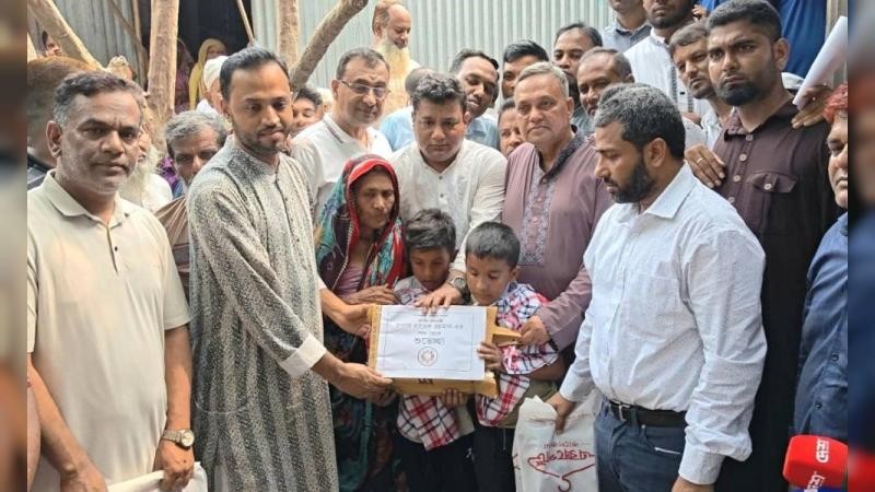 সিরাজগঞ্জের দুই এতিম শিশুর পাশে প্রধানমন্ত্রী.