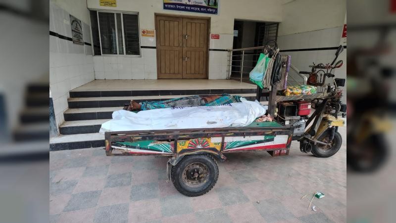 ফরিদপুরে বিকল ট্রাক সারতে গিয়ে ঝরে গেল বাবা-ছেলের প্রাণ