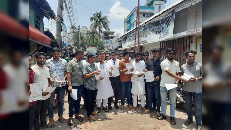 জুলাই সনদ বাস্তবনেরে লক্ষ্যে লিফলেট বিতরণ বরগুনা বিএনপির