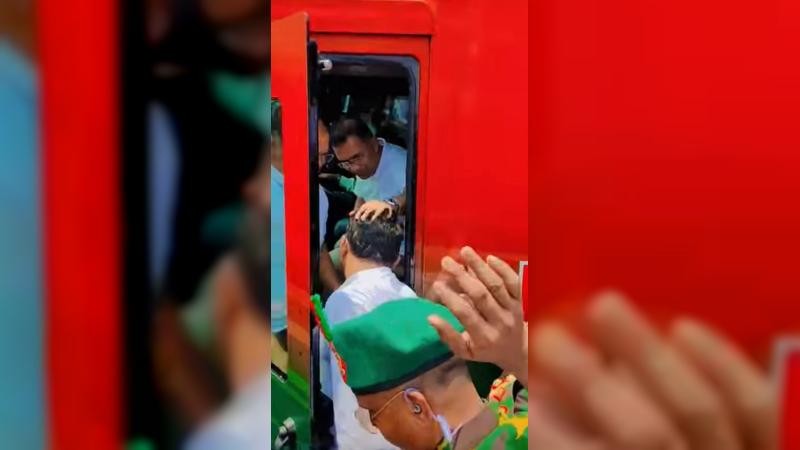 চান্দিনায় প্রধানমন্ত্রীকে স্বাগত জানিয়ে এমপি’র বহিষ্কারাদেশ প্রত্যাহারের দাবি