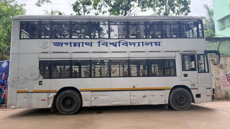 পরিবহন সম্পাদক মাহিদ খানের আবেদনের পরিপ্রেক্ষিতে ঈদযাত্রার বাস পাচ্ছে জবি শিক্ষার্থীরা