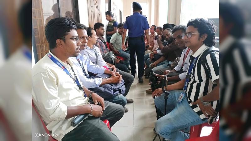 রাজবাড়ীতে মন্ত্রী-প্রতিমন্ত্রীর অনুষ্ঠানে ঢুকতে না পেরে সাংবাদিকদের ক্ষোভ