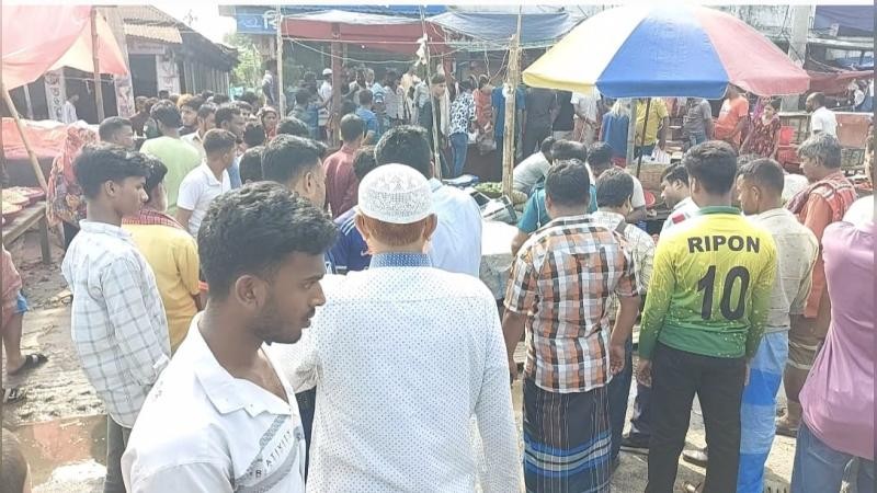 গাজীপুরে ব্যবসায়ীদের হাত-পা বেঁধে আটটি গরু লুট: আটক চার