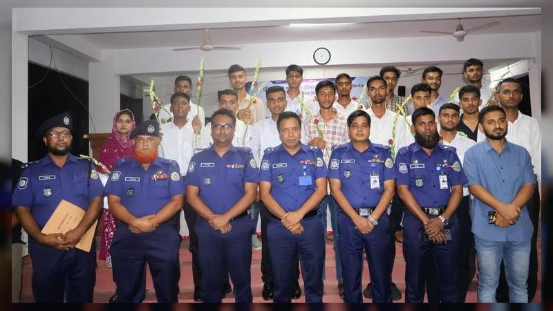 বরগুনায় পুলিশ কনস্টেবল পদে নিয়োগ পেলেন ১৭ জন