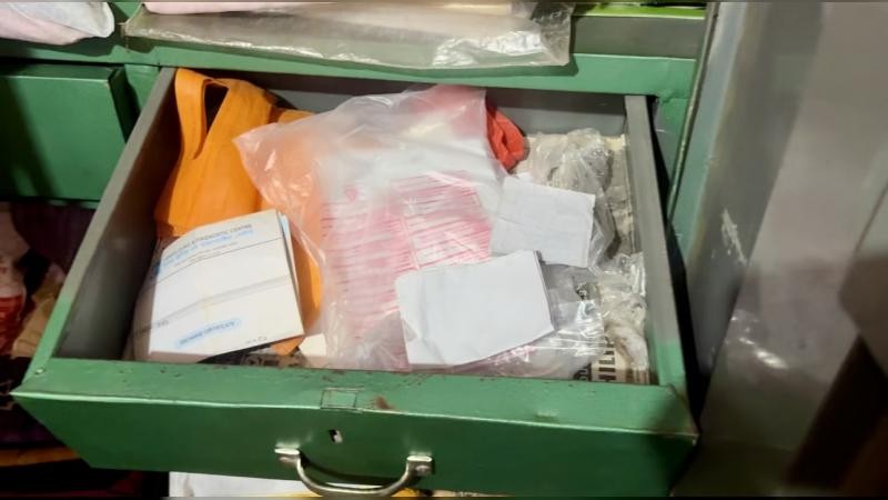 নাটোরে বাড়ির জানালা ভেঙে ১০ লাখ টাকা ও ৮ ভরি স্বর্ণালংকার লুট