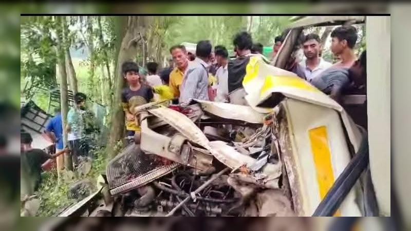 গাইবান্ধায় পিকআপ-ইজিবাইকের মুখোমুখি সংঘর্ষে নিহত ২, আহত ৪