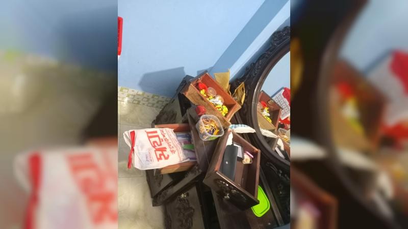 নোয়াখালীতে পুলিশ কনস্টেবলের বাড়ি থকে স্বর্ণালংকার ও টাকা লুট