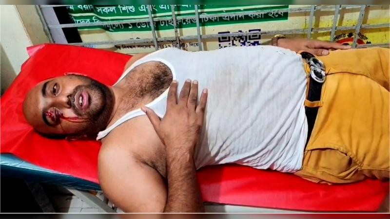 সাভারে সংবাদ সংগ্রহে গিয়ে হামলার শিকার তিন সাংবাদিক, আটক ৪