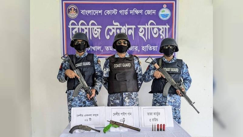 নোয়াখালীতে ডাকাতের আস্তানায় অভিযান, অস্ত্র-গুলি উদ্ধার