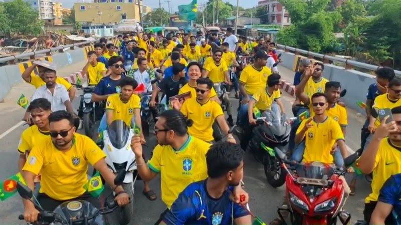 সমুদ্রের পাড়ে ব্রাজিলের উন্মাদনা