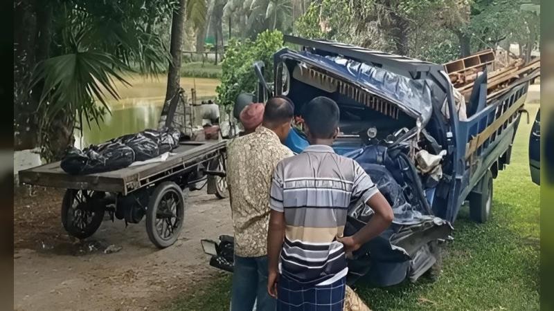 বরগুনার আমতলীতে পিকআপের চাকা ফেটে দুর্ঘটনায় হেল্পারের মৃত্যু