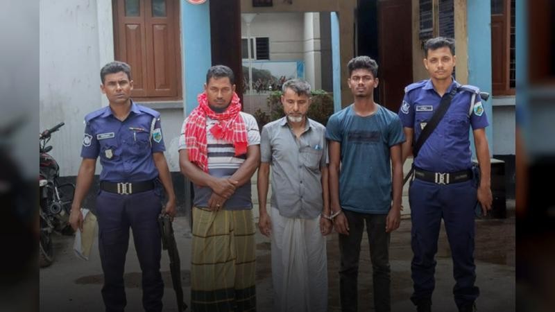 এমপির নির্দেশনায় কেল্লাপোষী মেলায় অশ্লীলতা ও জুয়া বন্ধ: আটক ৫