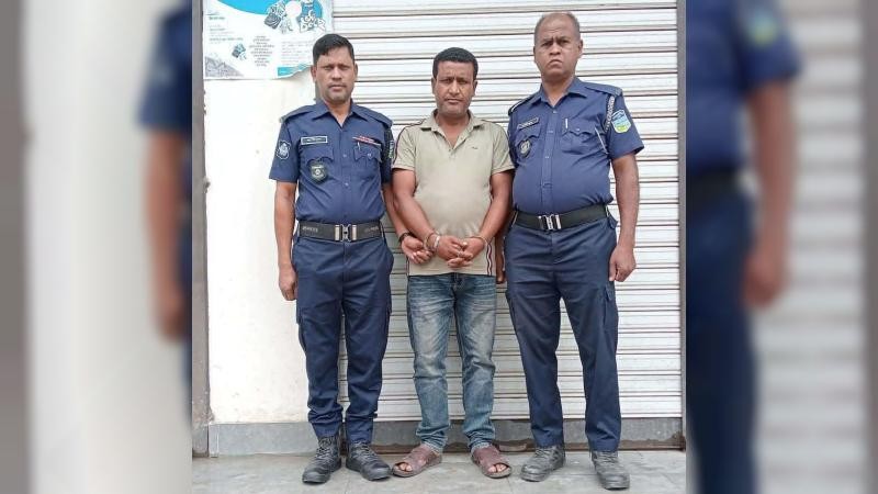 কলেজ ছাত্রীকে জোরপূর্বক বিয়ে ও ধর্ষণের অভিযোগে গ্রেপ্তার ১