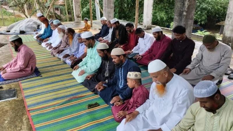 দেশে একদিন আগে গাইবান্ধায় ২১ মুসল্লির ঈদ জামাত