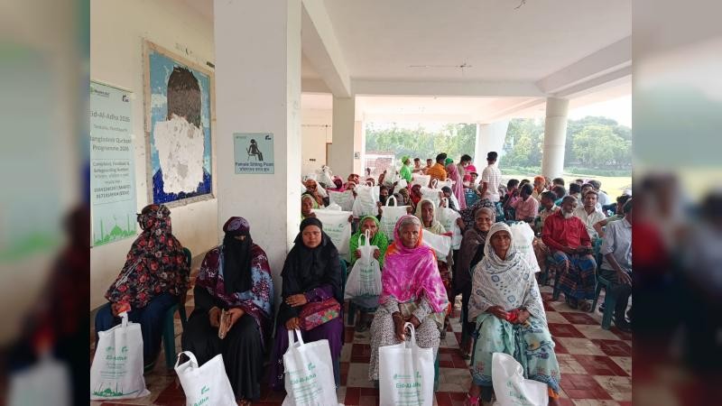 পঞ্চগড়ে সুবিধা বঞ্চিত অসহায়দের কোরবানির গোশত বিতরণ