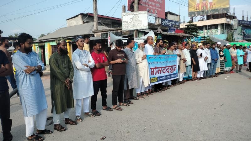 ভূরুঙ্গামারী থেকে মেইল বাস সার্ভিস চালু রাখার দাবিতে মানববন্ধন 