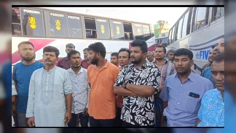 ভূরুঙ্গামারীতে ২ বাস কাউন্টারকে জরিমানা, প্রতিবাদে শ্রমিকদের রাস্তা অবরোধ 
