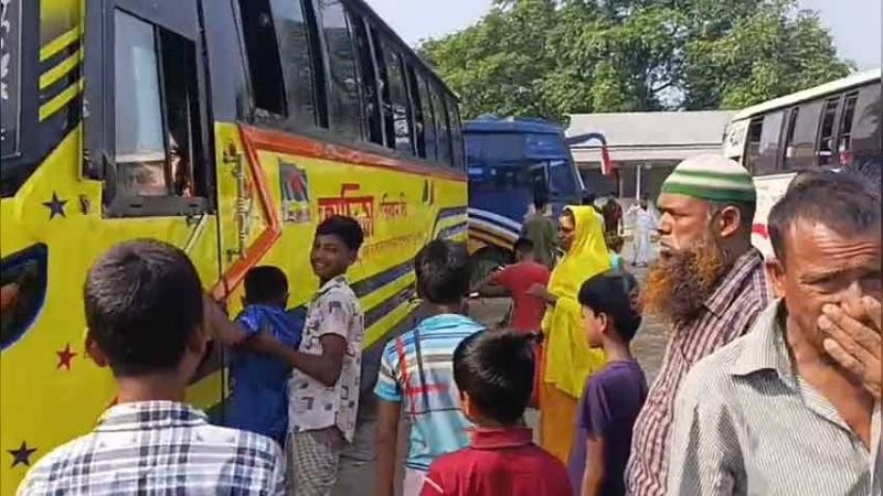 গাইবান্ধায় সড়ক দুর্ঘটনায় নিহত শ্রমিকের মরদেহ বাসে লুকানোর অভিযোগ