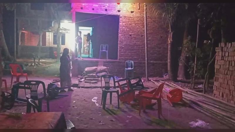 মোটরসাইকেল সরানো নিয়ে তর্কের জেরে হামলা, ভাঙচুর আর চলল লুটপাট