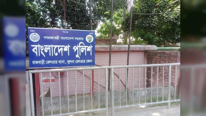 কালুখালীর কালিকাপুর রেলব্রিজে ধাক্কা লেগে অজ্ঞাত নামা যুবকের মৃত্যু