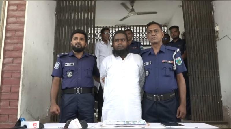 ২১ লক্ষ টাকা আত্মসাতের দায়ে কথিত জ্বীনের বাদশা গ্রেফতার