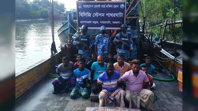 পাথরঘাটায় অবৈধ জাল, তেল ও বোট জব্দ, ১২ জেলে আটক