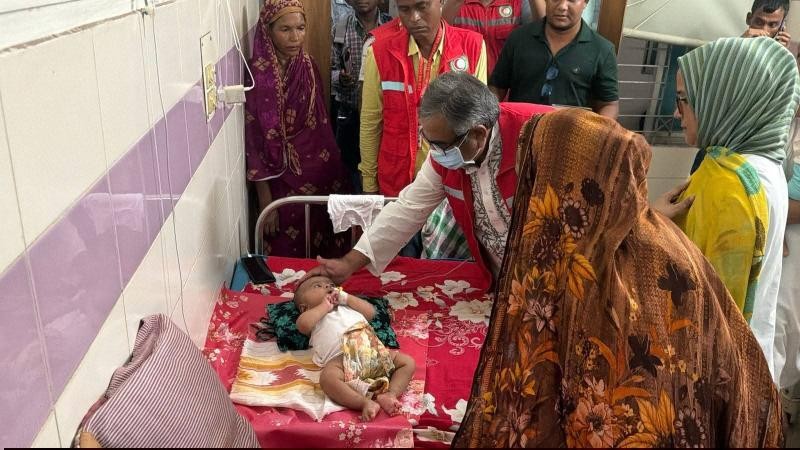 মমেক হাম আইসোলেশন ওয়ার্ড পরিদর্শনে প্রিন্স, হাম প্রতিরোধে আহ্বান