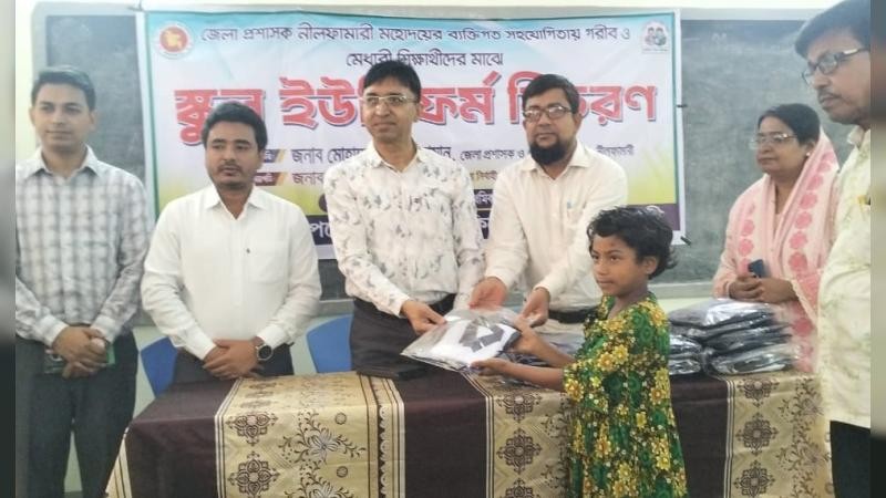 কিশোরগঞ্জে প্রাথমিক বিদ্যালয়ে স্কুল ড্রেস বিতরণ শুরু