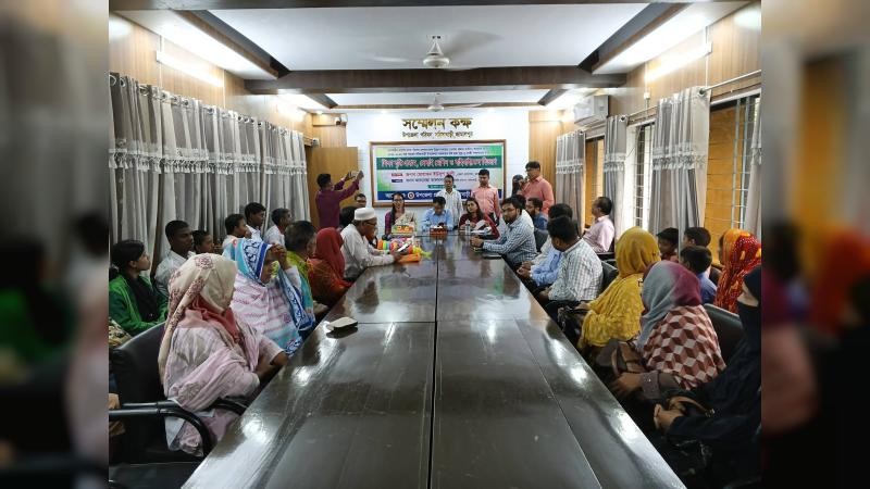সরিষাবাড়ীতে প্রধানমন্ত্রীর উন্নয়ন সহায়তায় সেলাই মেশিন, ঢেউটিন ও হুইল চেয়ার বিতরণ