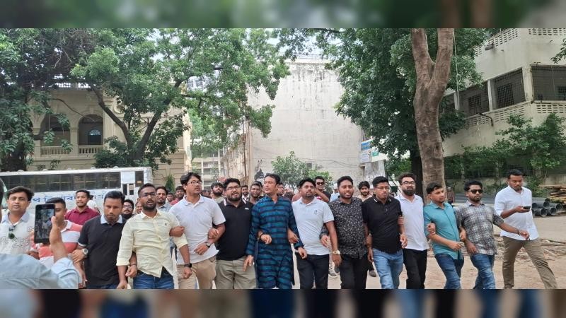 নিষিদ্ধ ছাত্রলীগের অপতৎপরতার বিরুদ্ধে জবি ছাত্রদলের প্রতিবাদ মিছিল