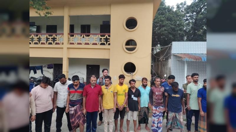 কুমিল্লা হাইওয়ে পুলিশের ওপর হামলা ও পিকআপ ভাঙচুর: গ্রেপ্তার ১৯