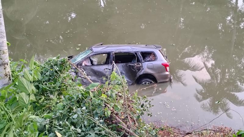 পাংশায় মাইক্রোবাস ও ইজিবাইক সংঘর্ষে শিশুর মৃত্যু, আহত ৫