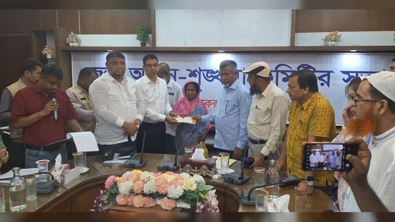 জয়পুরহাটে সড়ক দুর্ঘটনায় নিহত ও আহত ২১ পরিবার পেলেন ৭৭ লাখ টাকা