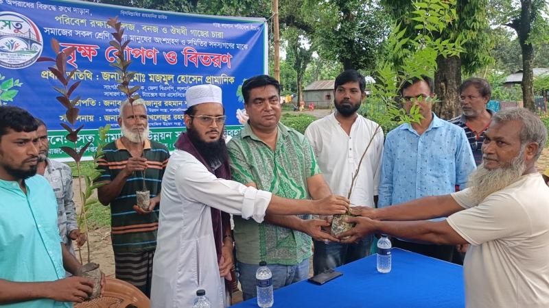 পরিবেশের ভারসাম্য রক্ষায় লালমনিরহাটে বৃক্ষরোপণ ও চারা বিতরণ