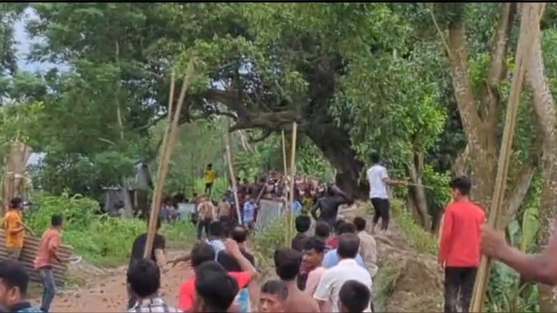 মাইকে ঘোষণা দিয়ে ৩ গ্রামের ভয়াবহ সংঘর্ষ, আহত ৪০