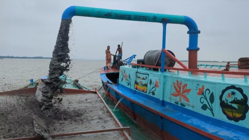 বাউফলে অবৈধ বালু উত্তোলন বন্ধে হাইকোর্টের রুল, অন্তর্বর্তীকালীন নিষেধাজ্ঞা