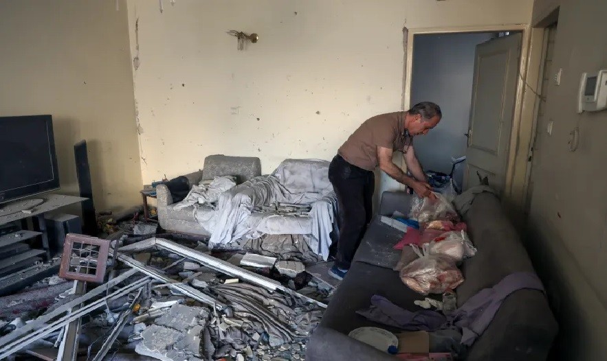 তেহরানে ধ্বংসস্তূপ থেকে প্রায় ১০০০ মানুষ জীবিত উদ্ধার