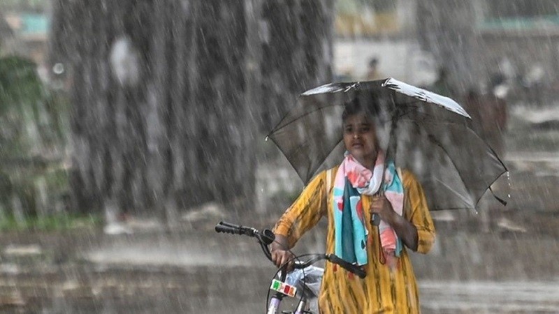 বঙ্গোপসাগরে লঘুচাপ: ঢাকা ও চট্টগ্রামসহ সারা দেশে পাঁচদিন ভারী বর্ষণের সম্ভাবনা