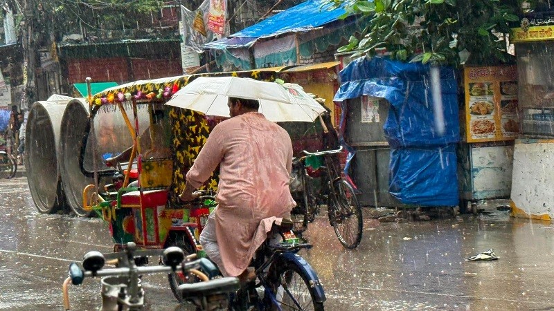মৌসুমি বায়ুর প্রভাব কমায় সারা দেশে বৃষ্টির দাপট হ্রাস ও রাতের তাপমাত্রা কমার পূর্বাভাস