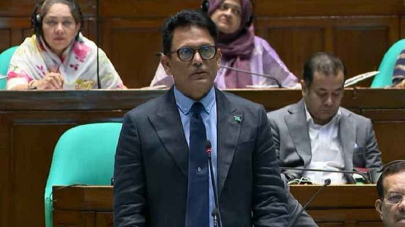 বন্যায় পরীক্ষা ও বিতর্কিত মন্তব্যে শিক্ষামন্ত্রীর পদত্যাগ দাবি শিক্ষার্থীদের, সংসদে পুনরায় পরীক্ষার আশ্বাস মিলনের