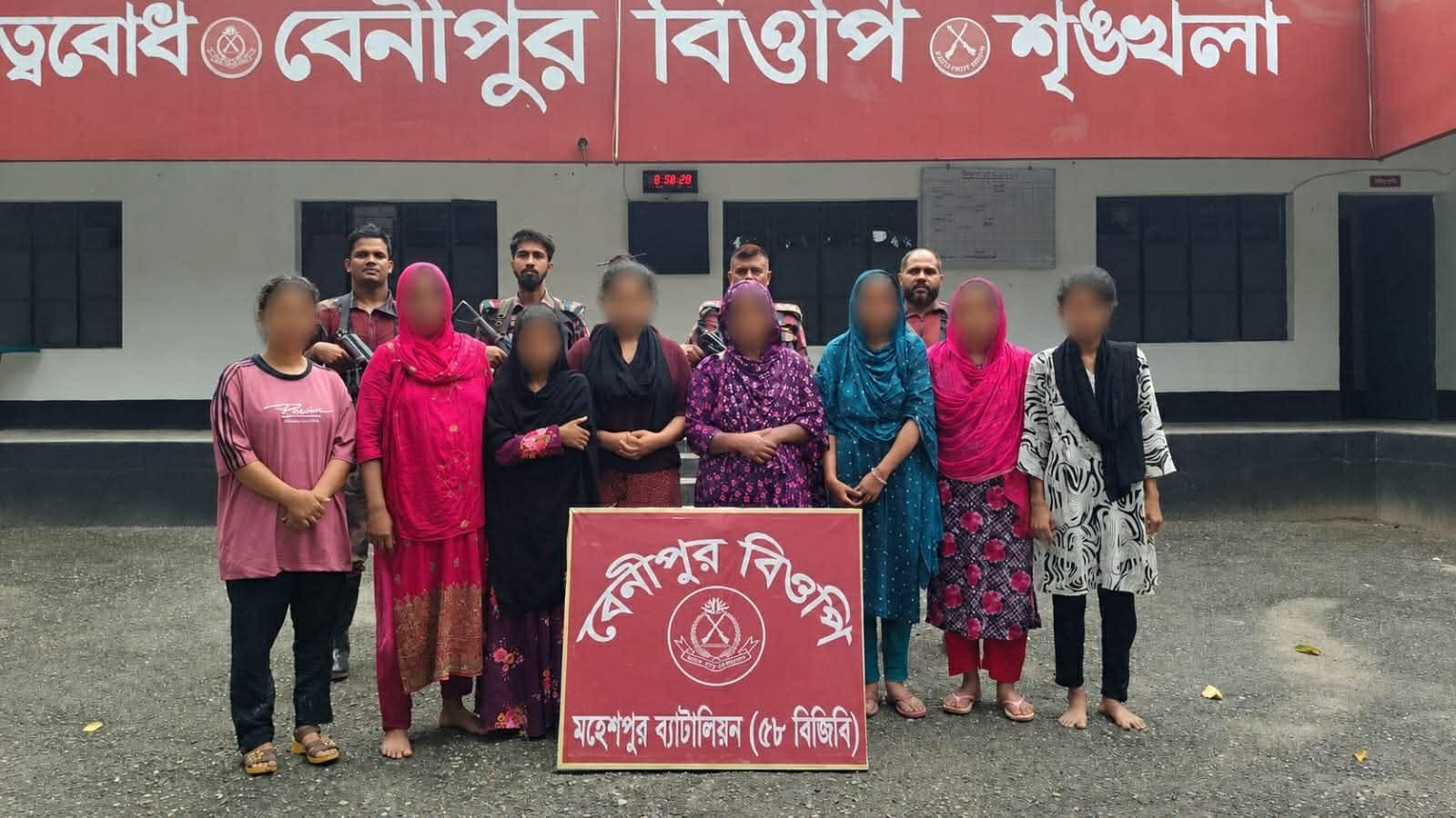জীবননগর সীমান্তে অবৈধ পথে ভারতে প্রবেশের চেষ্টা: বিজিবির অভিযানে ৮ বাংলাদেশি নারী আটক