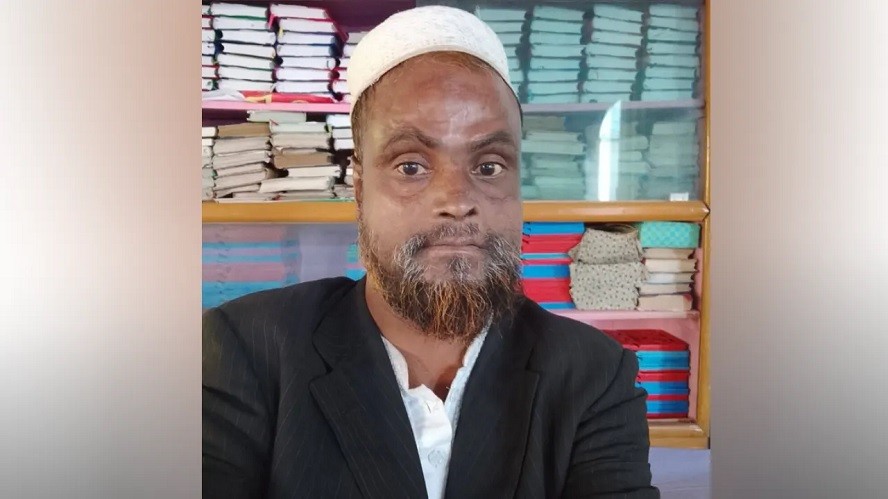 দুধ দিয়ে গোসল করে জামায়াত ছাড়ার ঘোষণা