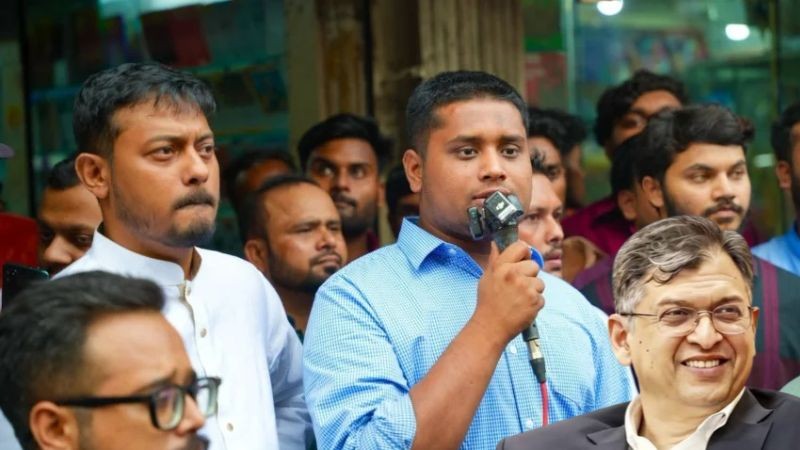 সালাহউদ্দিন আহমদ, নিজেকে এত চালাক ভাবার দরকার নেই: হাসনাত