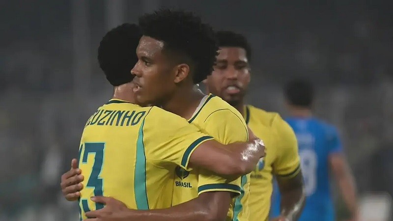 কলকাতায় ঐতিহাসিক প্রীতি ম্যাচে ভারতের বিপক্ষে ব্রাজিলের চার গোলের জয়