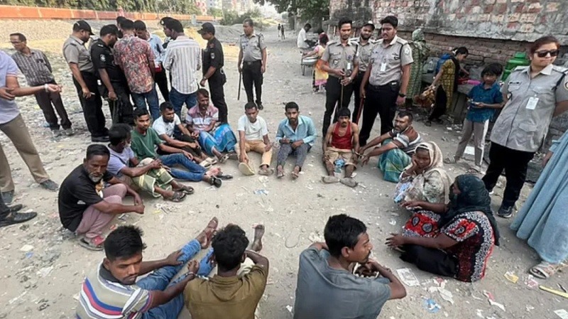দয়াগঞ্জে মাদকবিরোধী যৌথ অভিযানে দুই নারীসহ ১৫ জন আটক, ভ্রাম্যমাণ আদালতে কারাদণ্ড
