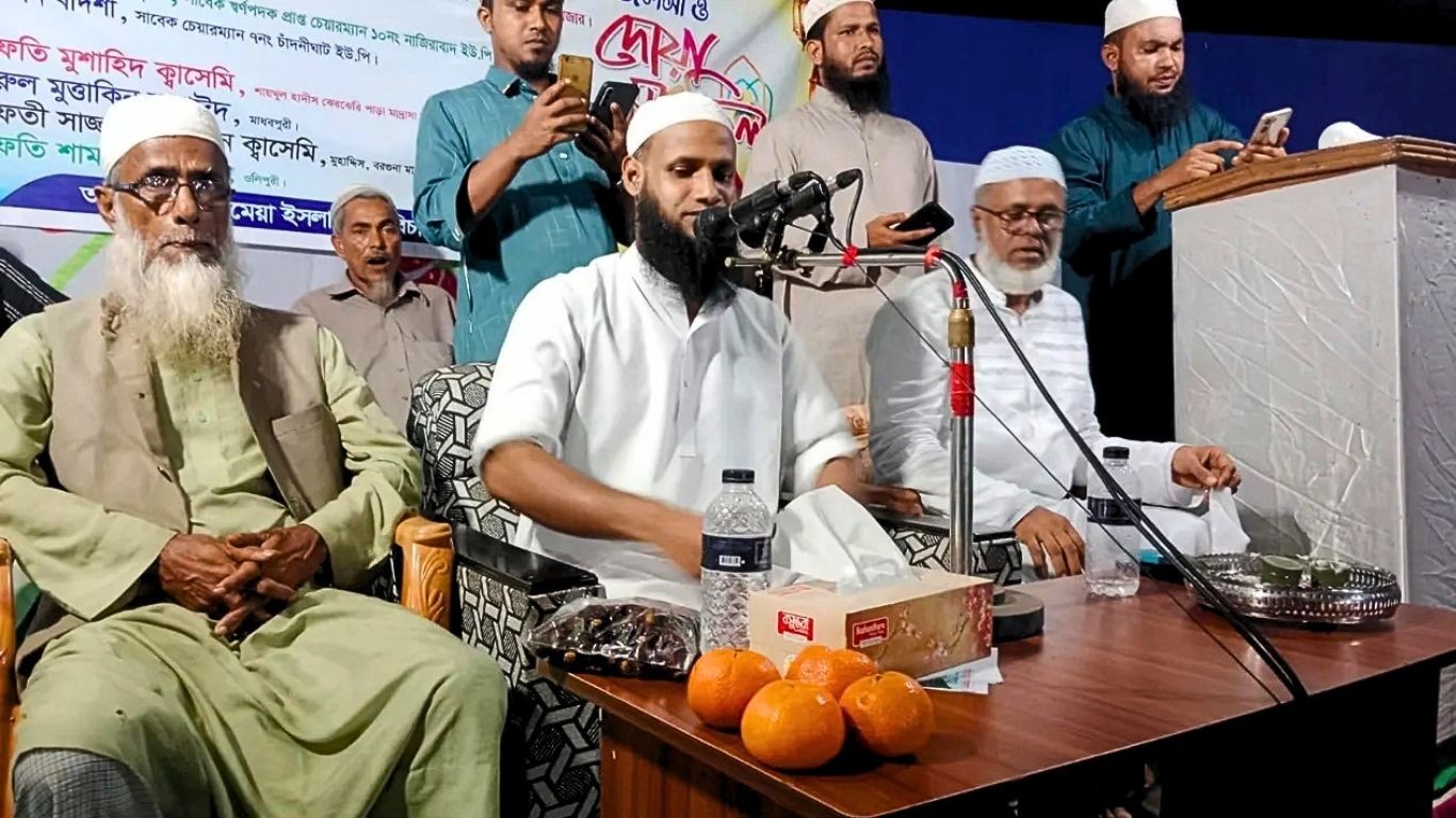 মৌলভীবাজারে ওয়াজ মাহফিলের নিলামে চার হালি কমলার দাম উঠল অবিশ্বাস্য ৫০ হাজার টাকা
