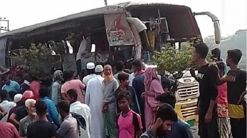 সকালেই সড়কে ঝরল ৪ প্রাণ